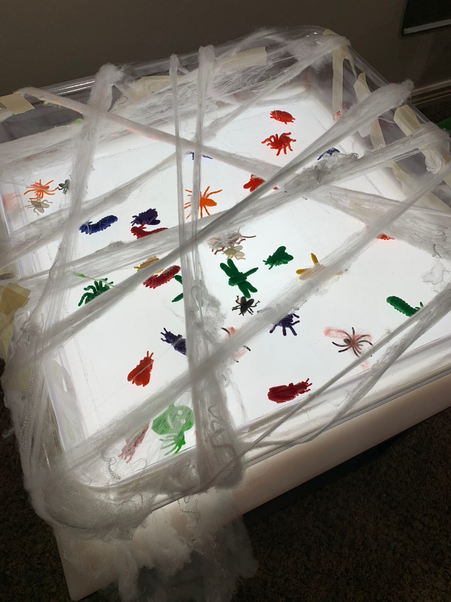 10 Entertaining Activities for Your Preschool Light Table – Xiao Panda